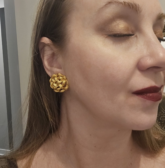 Monet Book Piece Vintage Gold Tone Textured Metal Knot Like Ear Clips – Signed - Picture 3 of 14